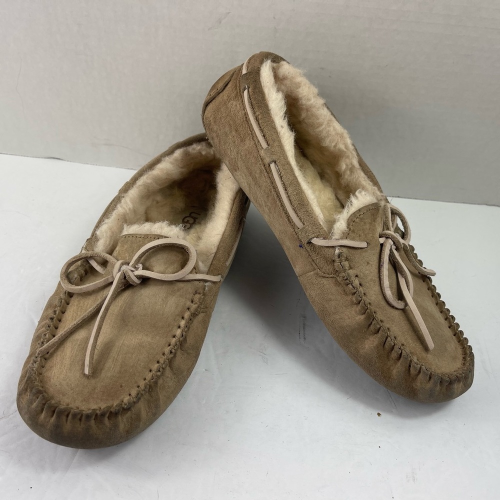 Ugg Australia Dakota Women's 6 M Loafers Grey Slip-on Moccasin Slippers Shoes